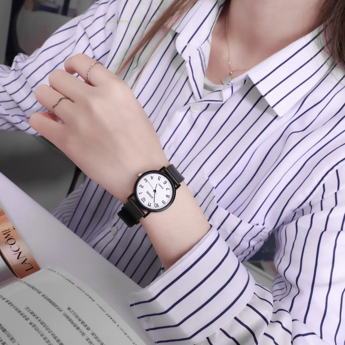 여성을위한 간단한 블랙 시계 쿼츠 시계 실리콘 스트랩  - Luxury Watch All Black 리뷰 및 가격