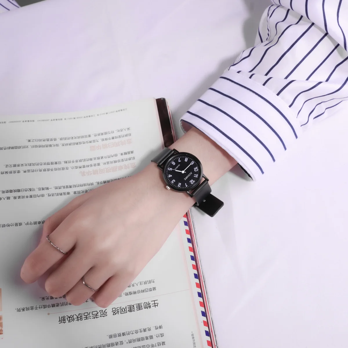 여성을위한 간단한 블랙 시계 쿼츠 시계 실리콘 스트랩  - Luxury Watch All Black 리뷰 및 가격